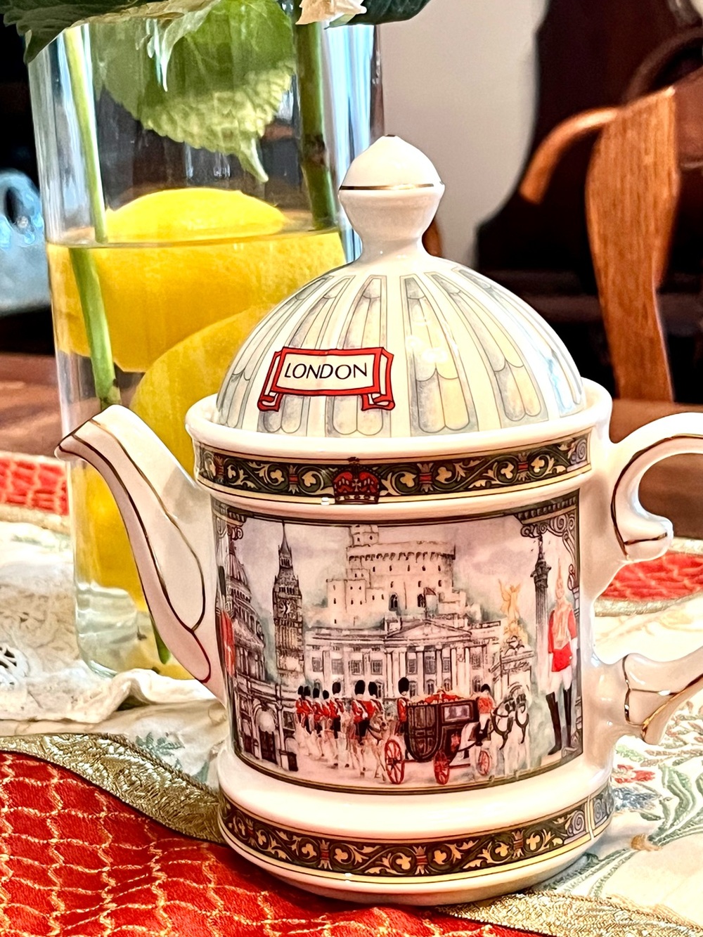 James Sadler Teapot England London Horseguards Porcelain